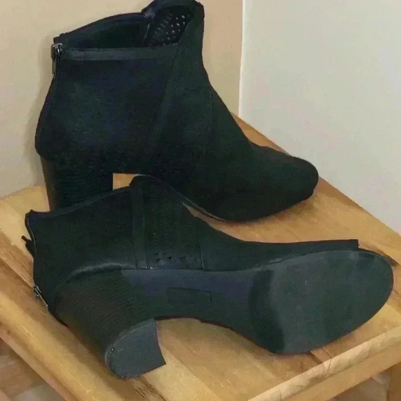 American Eagle Peep toe leather boots with geometric upper design - Size 11 - Picture 7 of 9